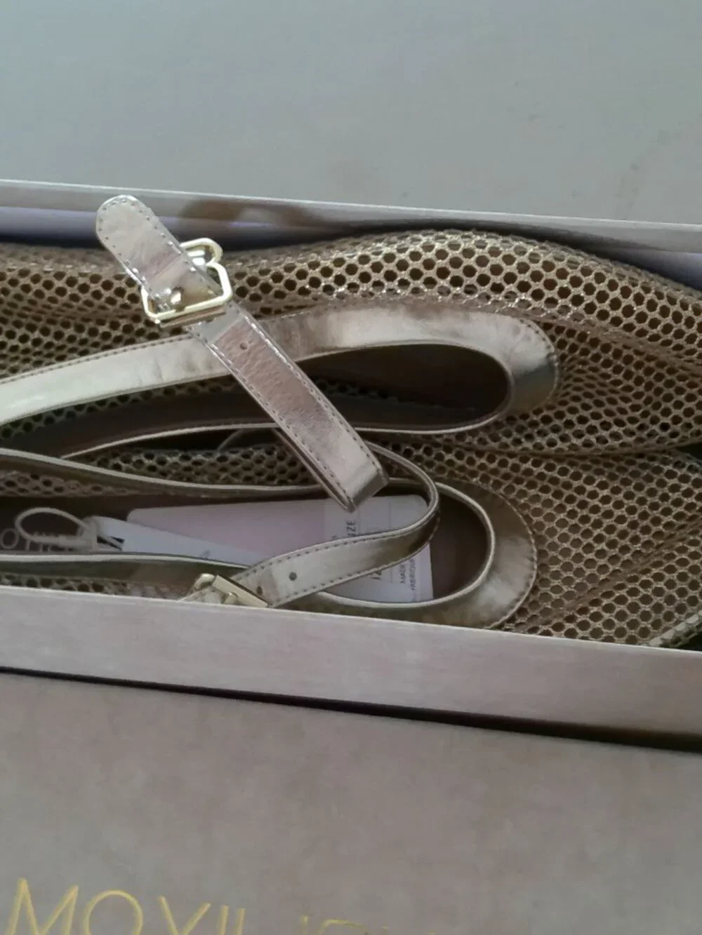 NWT Gold Shimmer Flat Open Weave Mary Jane Style Shoes 9.5 - Picture 6 of 6